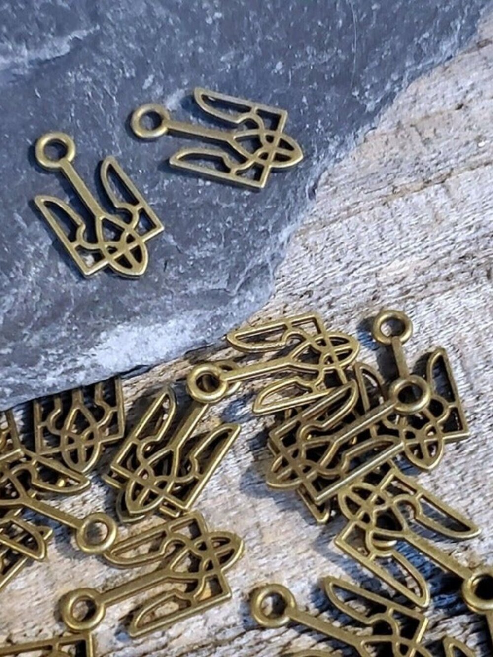 Bronze Ukraine National Emblem Ukrainian Symbol 18x9mm Charms Pendants 10 pcs - Picture 6 of 12
